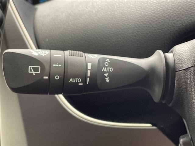 Toyota PRIUS 2022 7771855-7