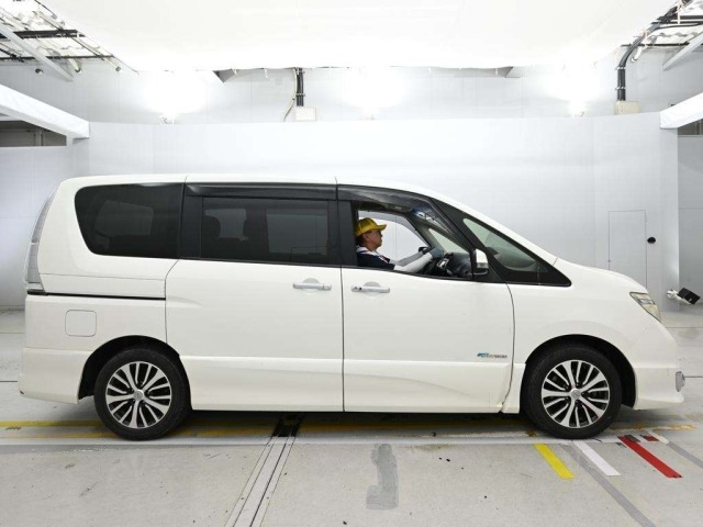 Nissan SERENA 2014 7773811-3