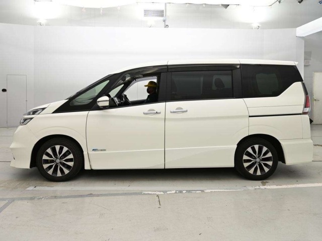 Nissan SERENA 2017 7773812-4