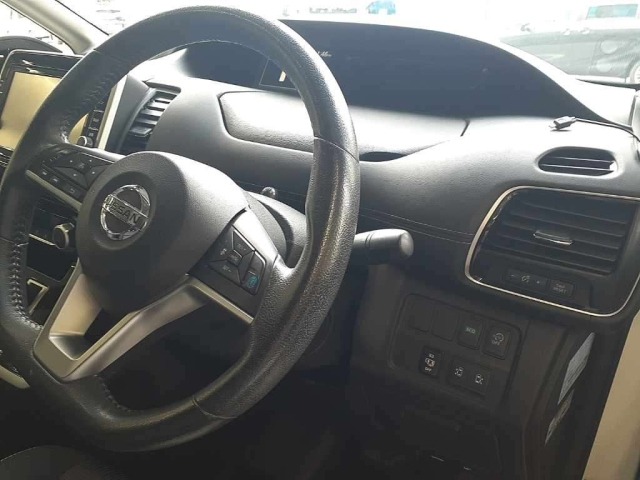 Nissan SERENA 2017 7773812-9