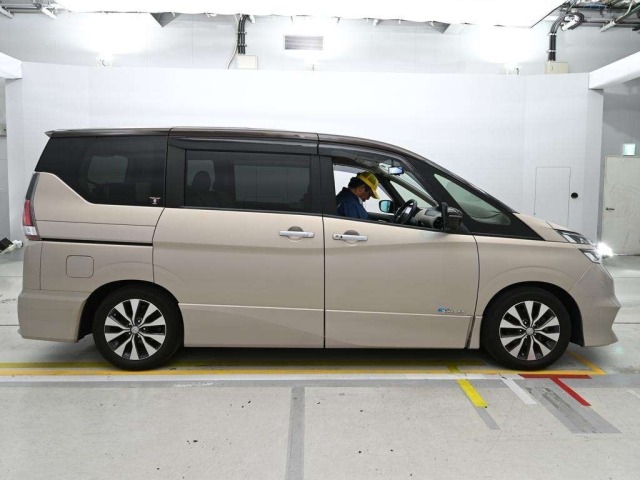 Nissan SERENA 2017 7773817-3