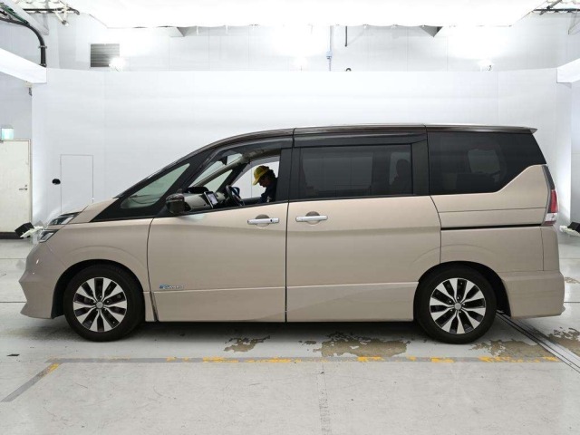 Nissan SERENA 2017 7773817-4