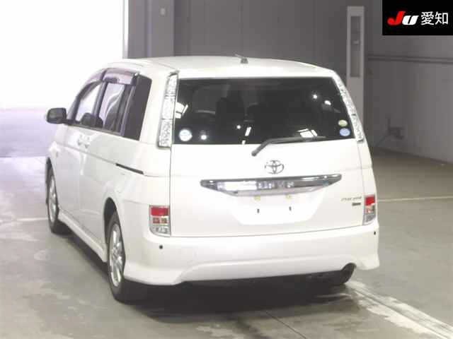 Toyota ISIS 2011 7825262-1