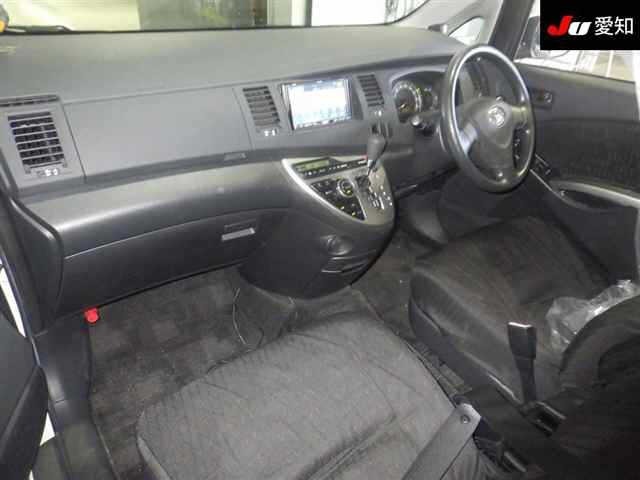 Toyota ISIS 2011 7825262-3