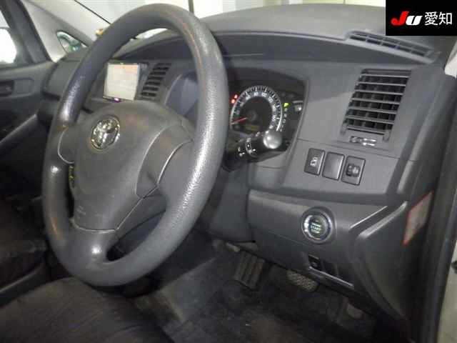 Toyota ISIS 2011 7825262-5
