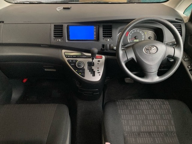 Toyota ISIS 2011 7825292-3