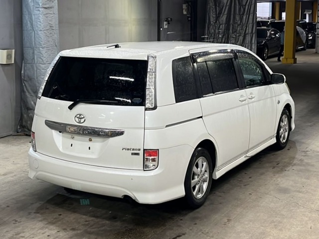 Toyota ISIS 2011 7825292-5