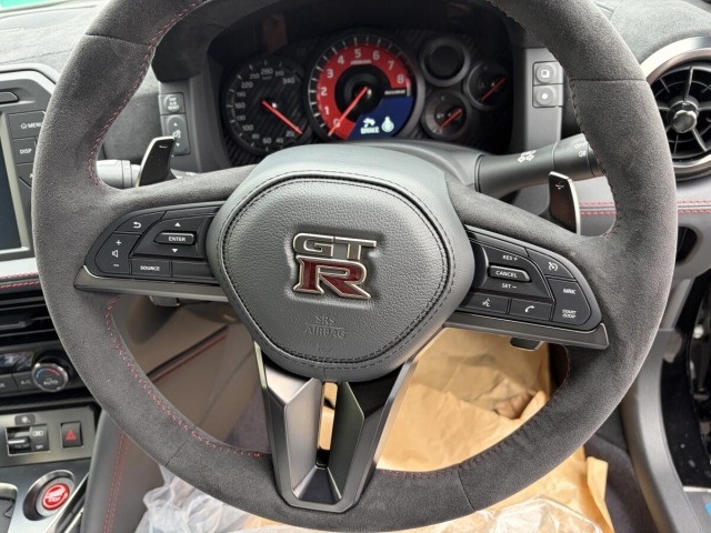 Nissan GT-R 2025 7837798-12