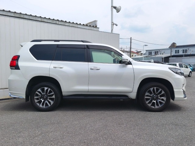 Toyota LAND CRUISER PRADO 2023 7844109-26