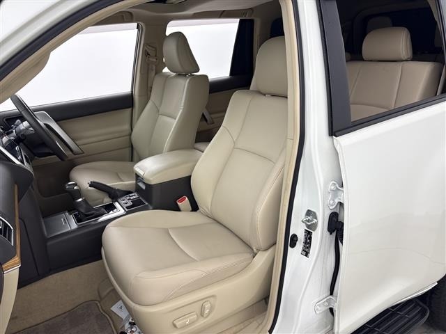 Toyota LAND CRUISER PRADO 2023 7844318-10