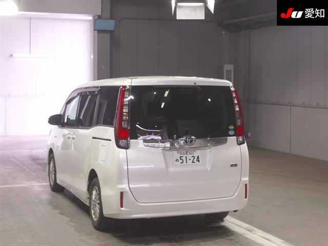 Toyota NOAH 2015 7831042-1