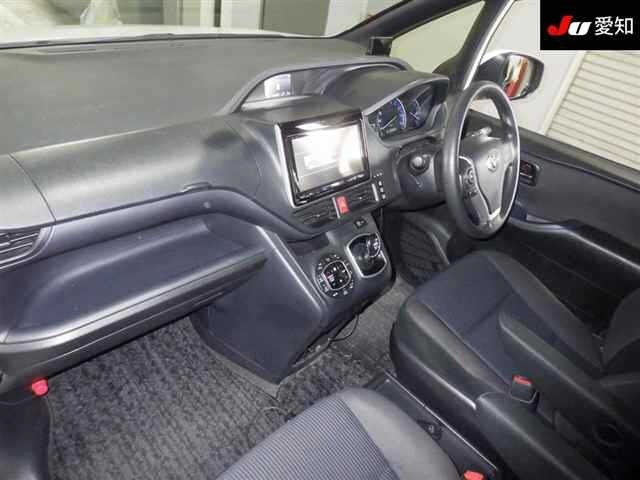 Toyota NOAH 2015 7831042-3