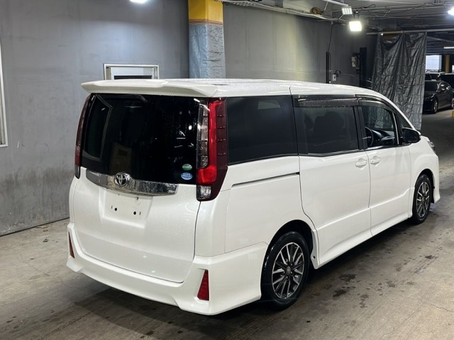 Toyota NOAH 2015 7831183-5