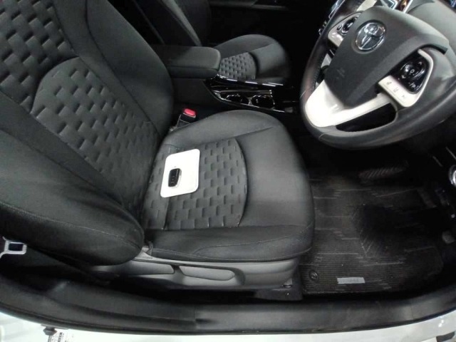 Toyota PRIUS PHV 2017 7838699-10