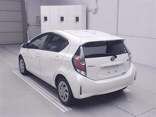 Toyota AQUA 2017 7850598-1