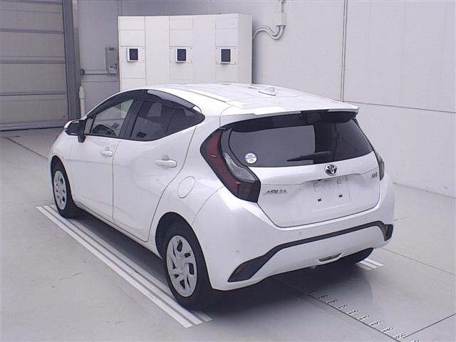 Toyota AQUA 2021 7850601-1