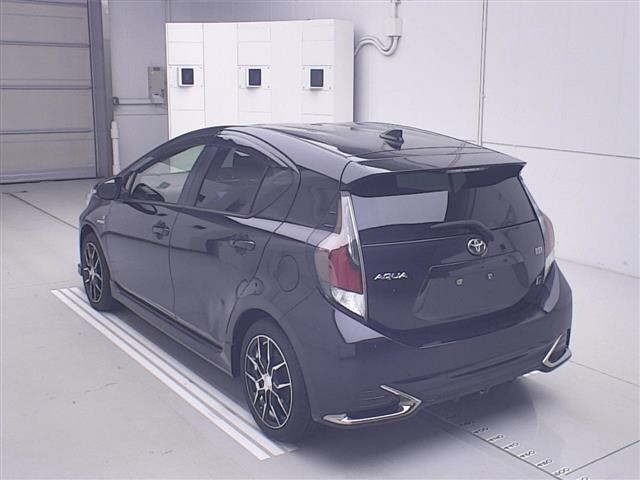 Toyota AQUA 2018 7850602-1