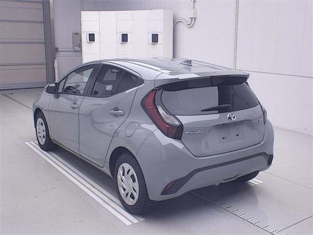 Toyota AQUA 2022 7850605-1