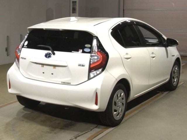 Toyota AQUA 2017 7850613-1