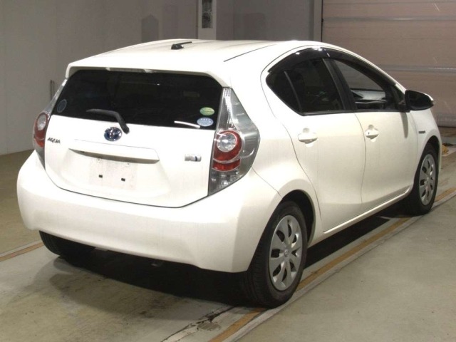 Toyota AQUA 2013 7850614-1