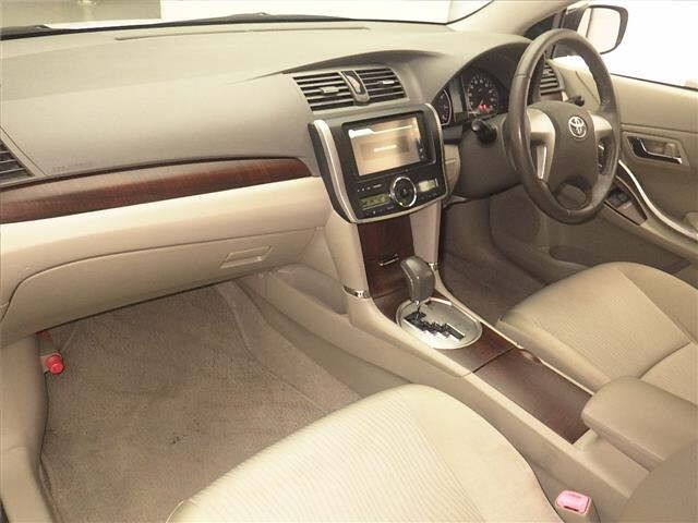 Toyota PREMIO 2011 7847583-4