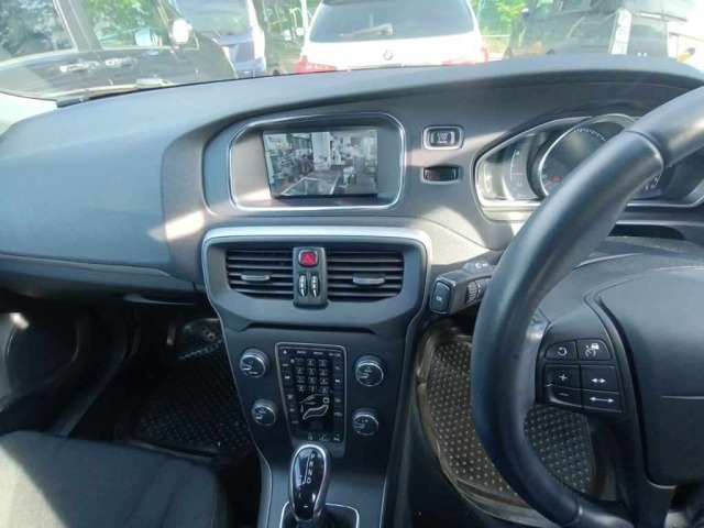 Volvo V40 2013 7847023-11