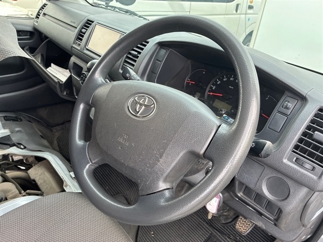 Toyota HIACE VAN 2017 7881409-3