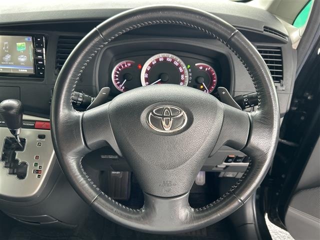 Toyota ISIS 2010 7882229-19