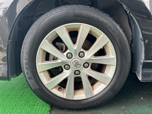 Toyota ISIS 2010 7882229-2