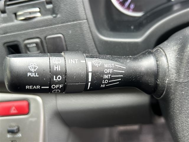 Toyota ISIS 2010 7882229-21