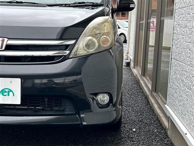 Toyota ISIS 2010 7882229-22