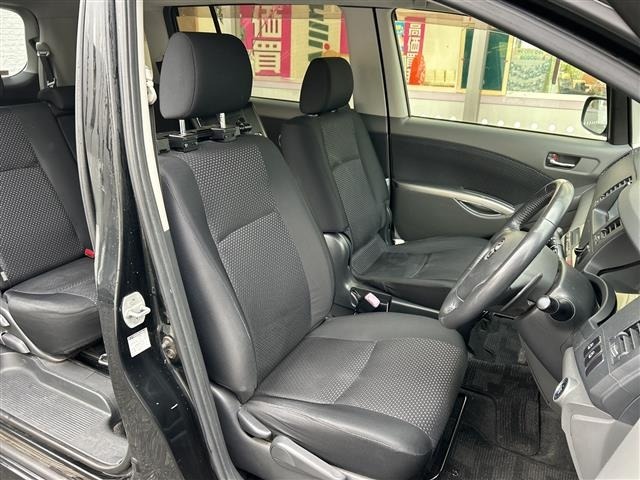Toyota ISIS 2010 7882229-6