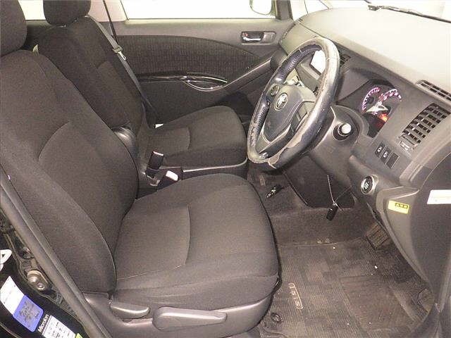 Toyota ISIS 2013 7882235-5