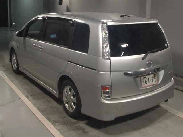 Toyota ISIS 2014 7882238-1