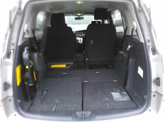 Toyota ISIS 2014 7882238-10