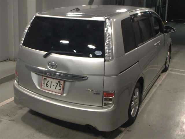 Toyota ISIS 2014 7882238-5