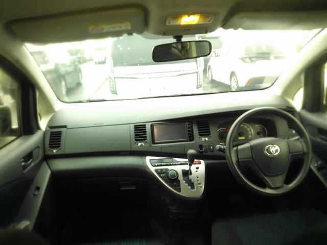 Toyota ISIS 2014 7882238-8