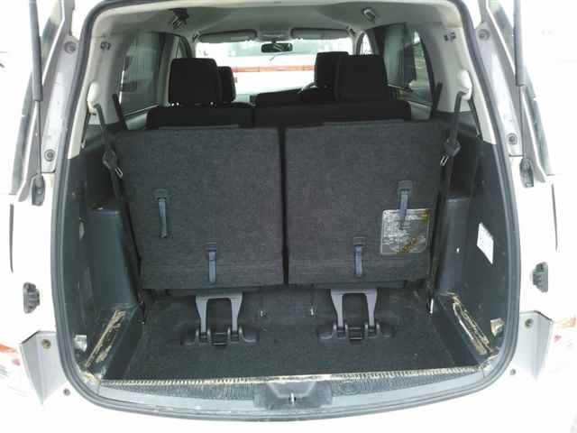Toyota ISIS 2013 7882241-10