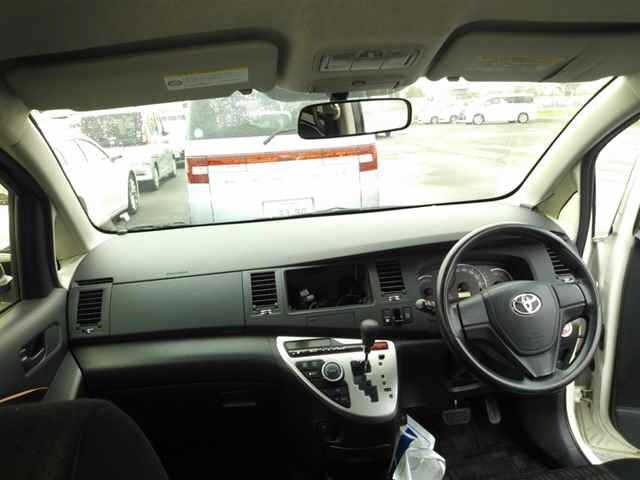 Toyota ISIS 2013 7882241-8