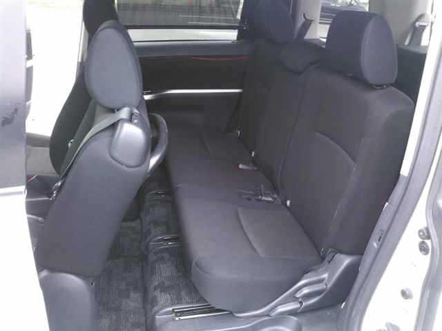 Toyota ISIS 2013 7882241-9