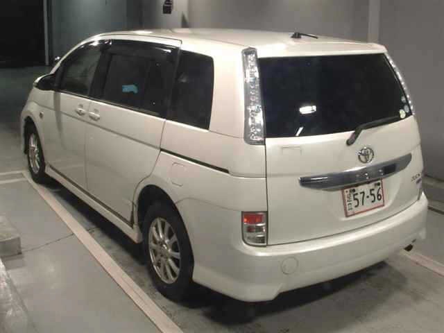 Toyota ISIS 2014 7882242-1