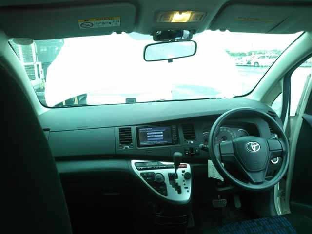 Toyota ISIS 2014 7882242-8