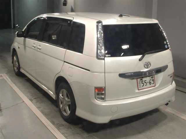 Toyota ISIS 2012 7882243-1