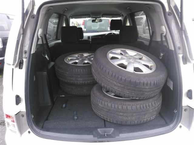 Toyota ISIS 2012 7882243-10