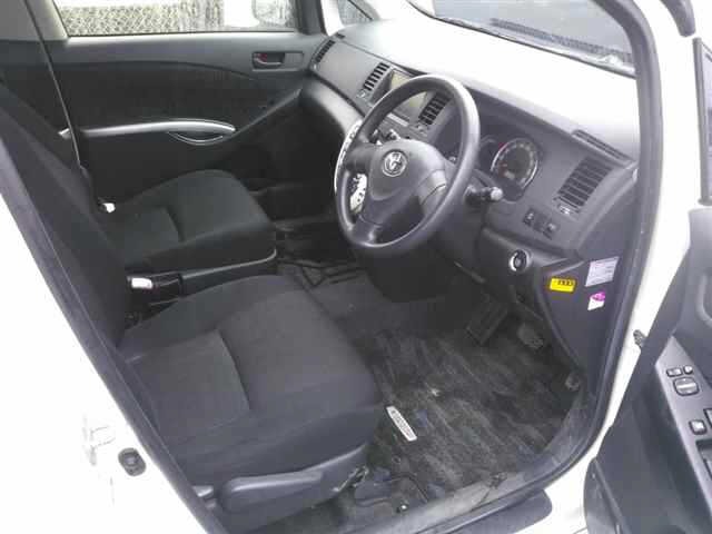 Toyota ISIS 2012 7882243-3