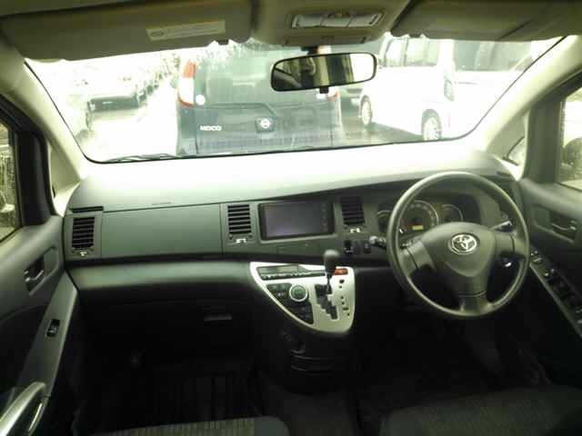 Toyota ISIS 2012 7882243-8