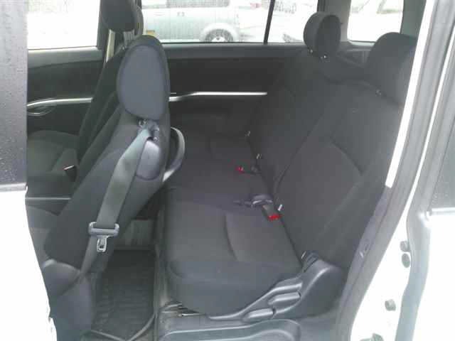 Toyota ISIS 2012 7882243-9