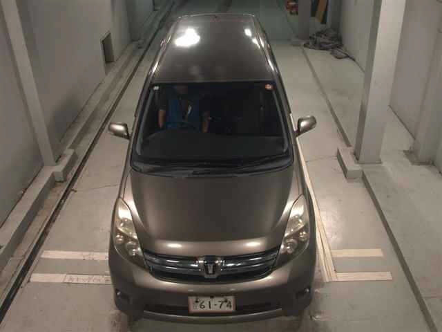 Toyota ISIS 2012 7882244-6