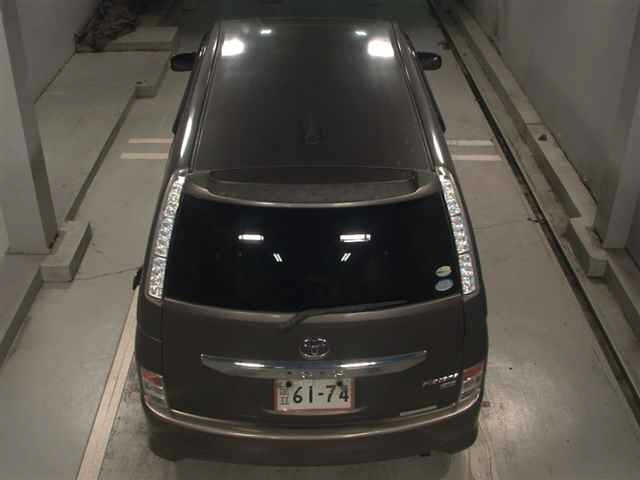 Toyota ISIS 2012 7882244-7