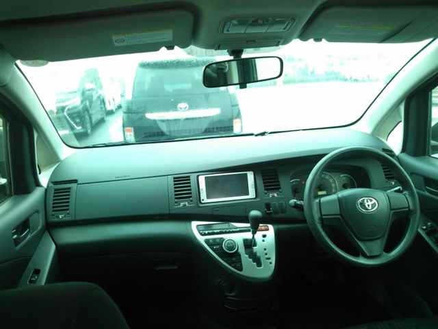 Toyota ISIS 2012 7882244-8